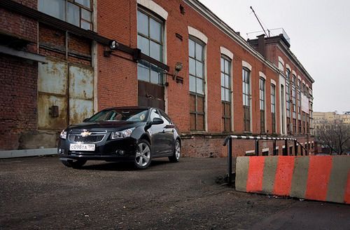 Chevy Cruze, как и Kia Cerato, можно считать очередной попыткой корейцев доказать, что их домашний автопром не хуже японского и западноевропейского Chevy Cruze, как и Kia Cerato, можно считать очередной попыткой корейцев доказать, что их домашний автопром не хуже японского и западноевропейского