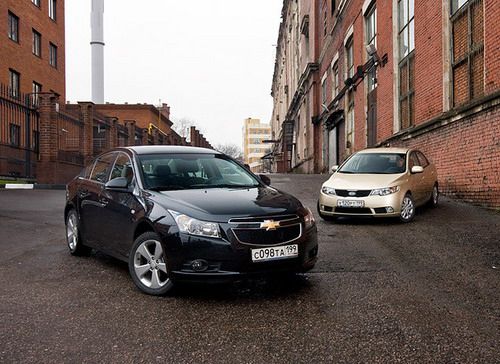 Актуальный и яркий дизайн - главный козырь и Kia Cerato, и Chevrolet Cruze Актуальный и яркий дизайн - главный козырь и Kia Cerato, и Chevrolet Cruze